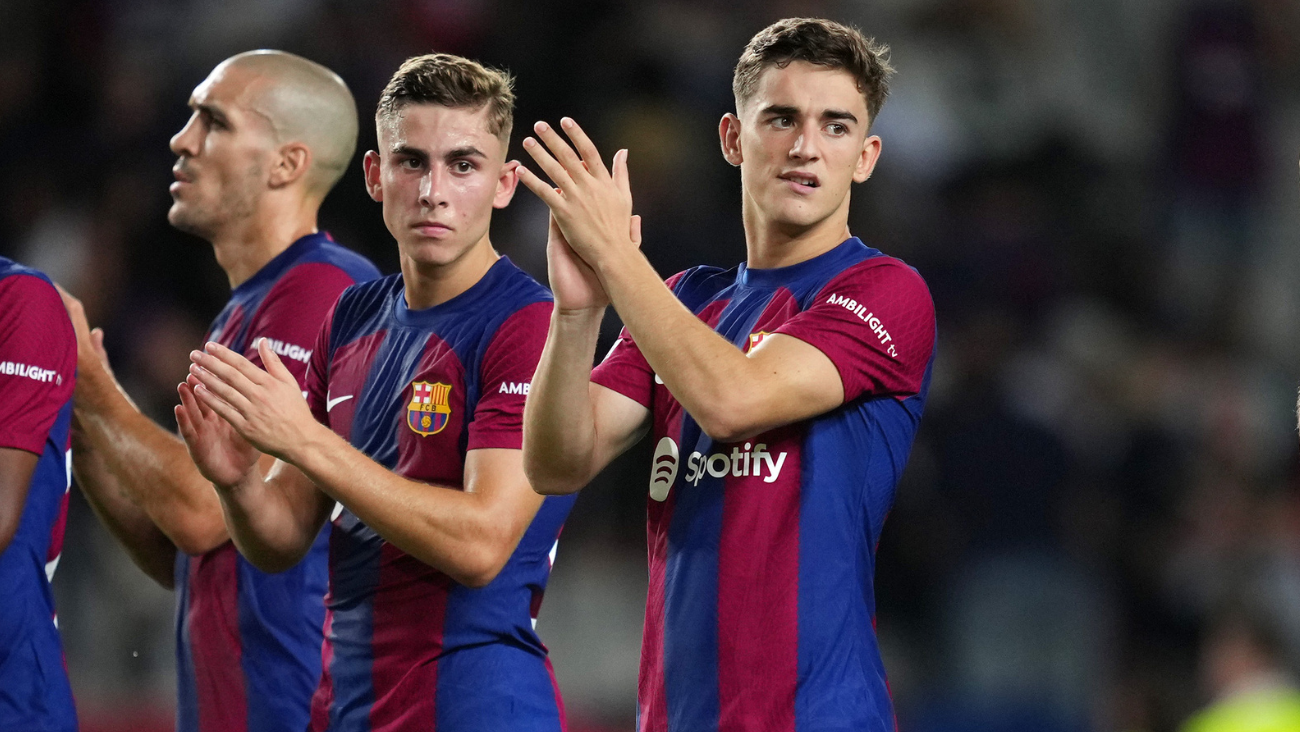 Pablo Gavi, Fermín López y Oriol Romeu en el partido entre el FC Barcelona y el Amberes en la UEFA Champions League 2023 24