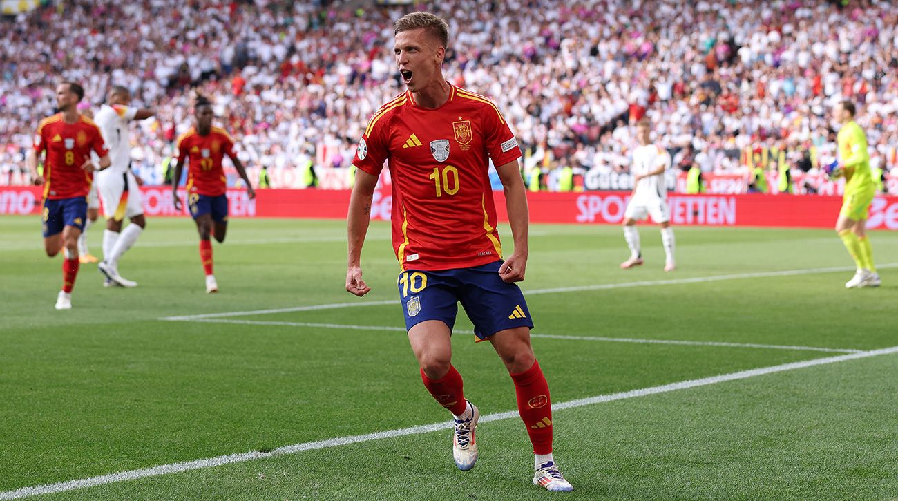 Dani Olmo celebra uno de sus goles