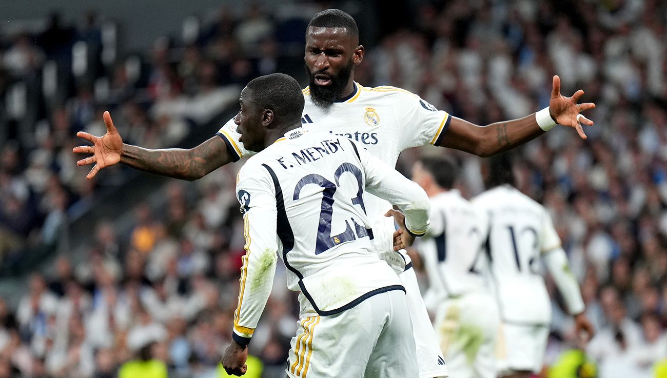 Ferland Mendy y Rüdiger celebrando un gol del Madrid