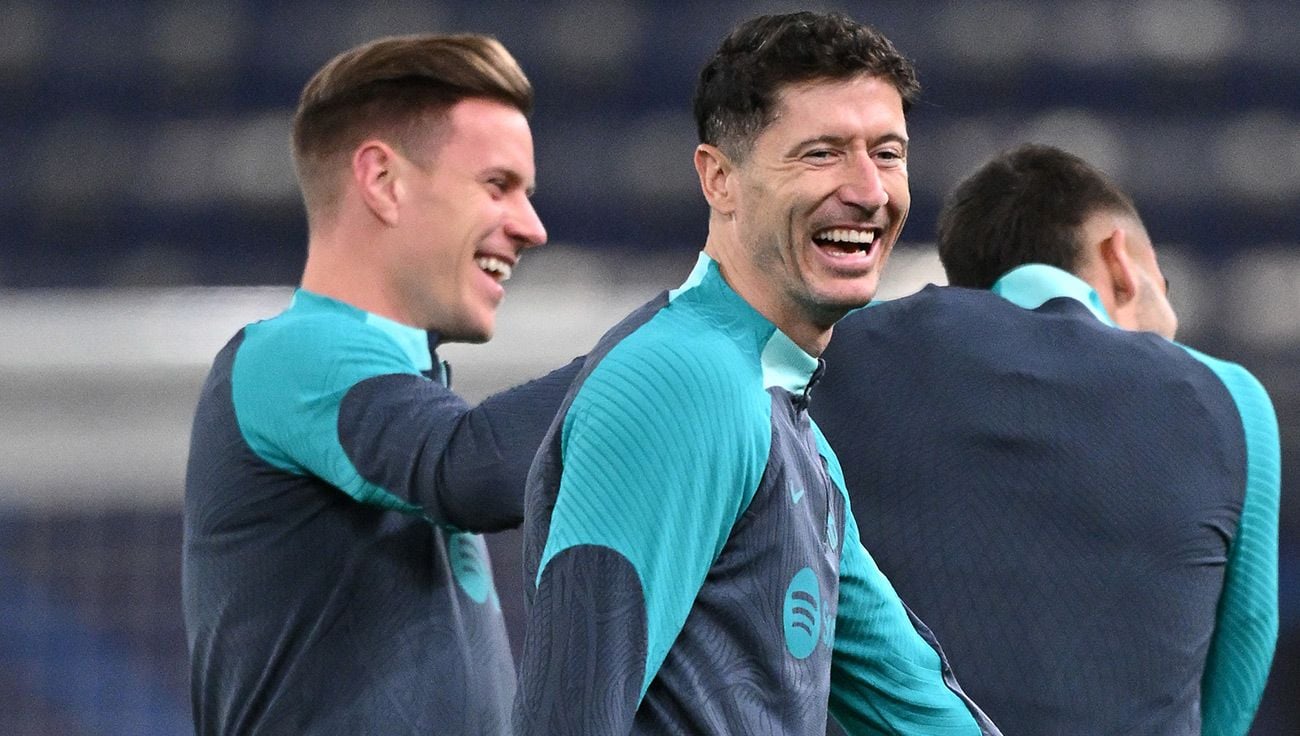 Robert Lewandowski y Ter Stegen durante un entrenamiento