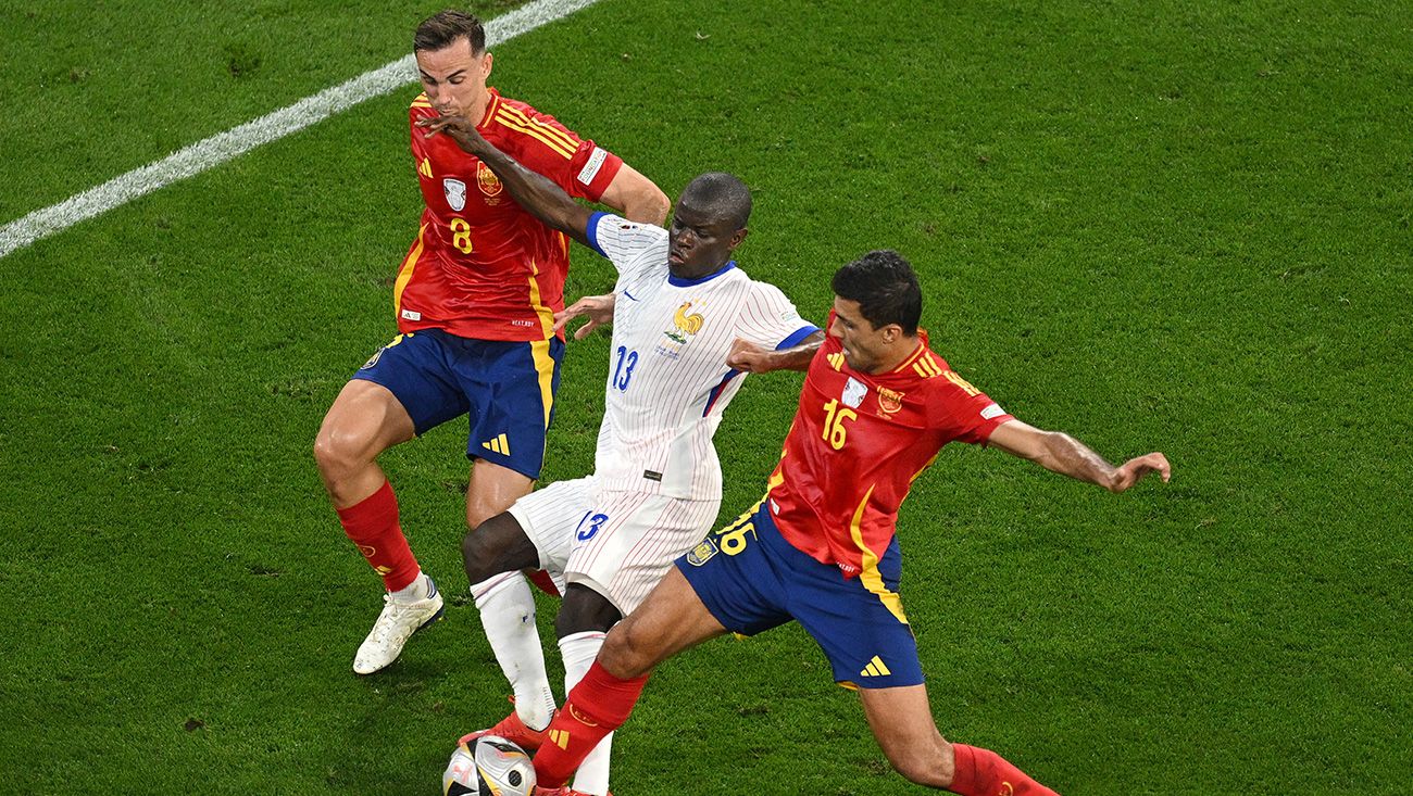 N'Golo Kanté, Fabián y Rodri en el España-Francia