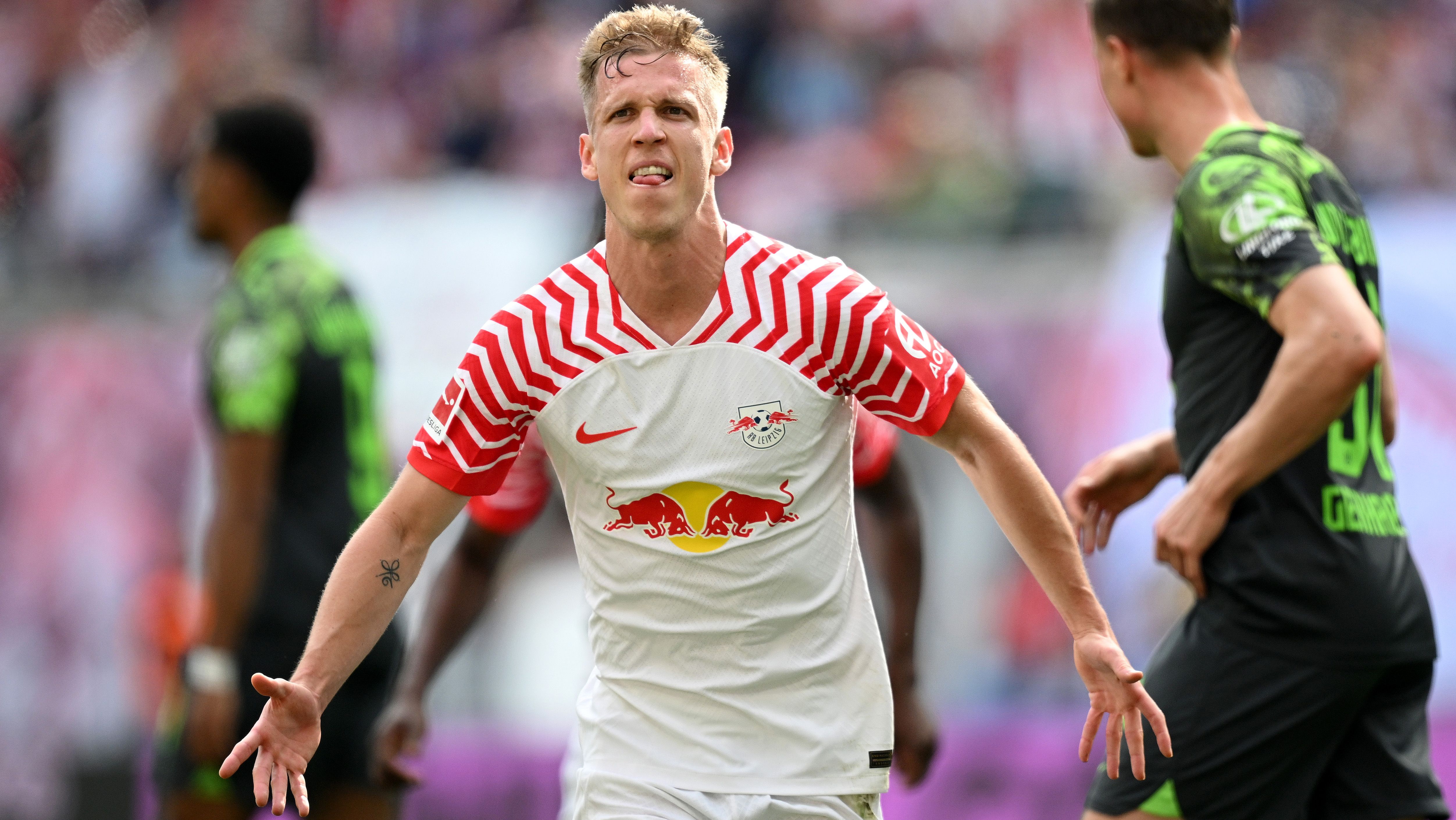 dani olmo en un partido con el rb leipzig