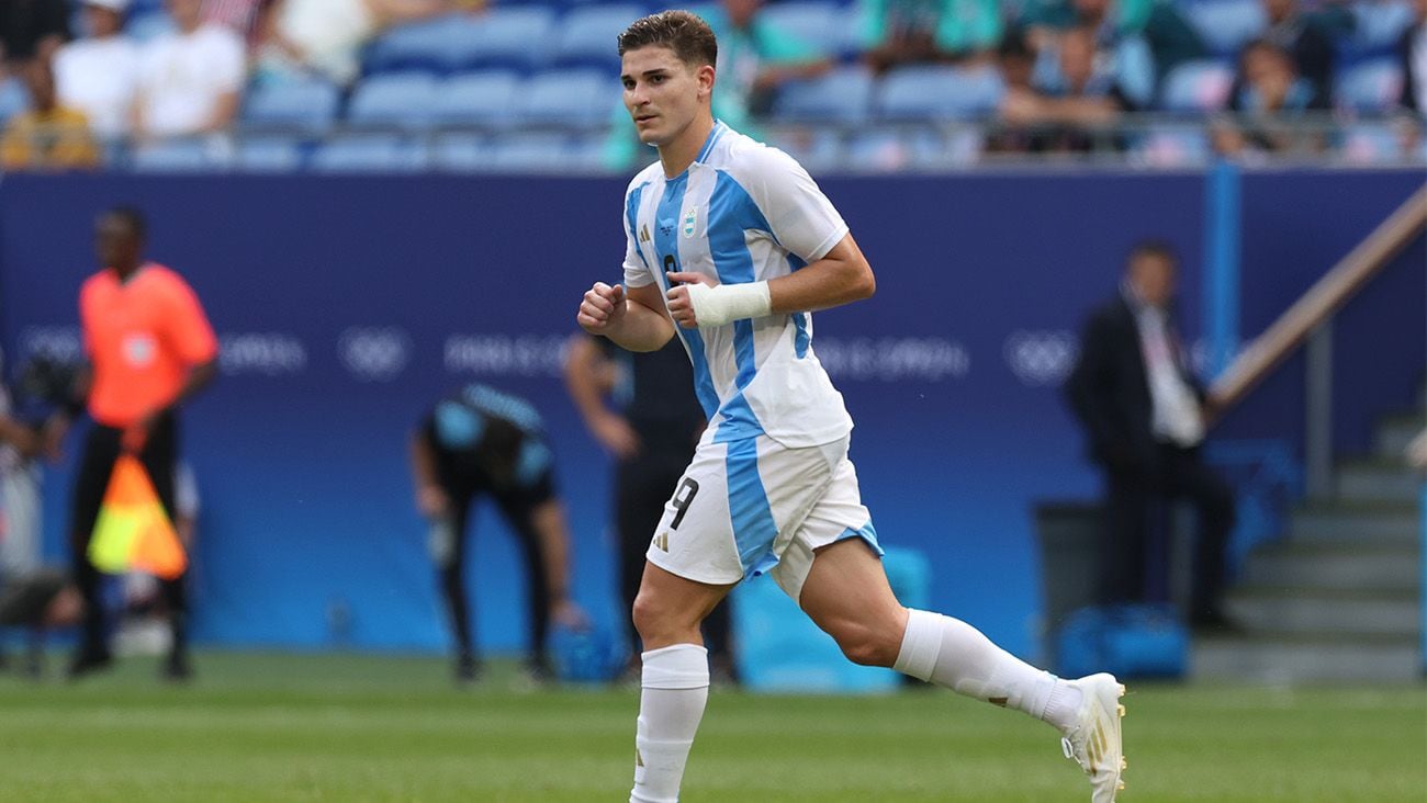 Julián Álvarez in a match with Argentina