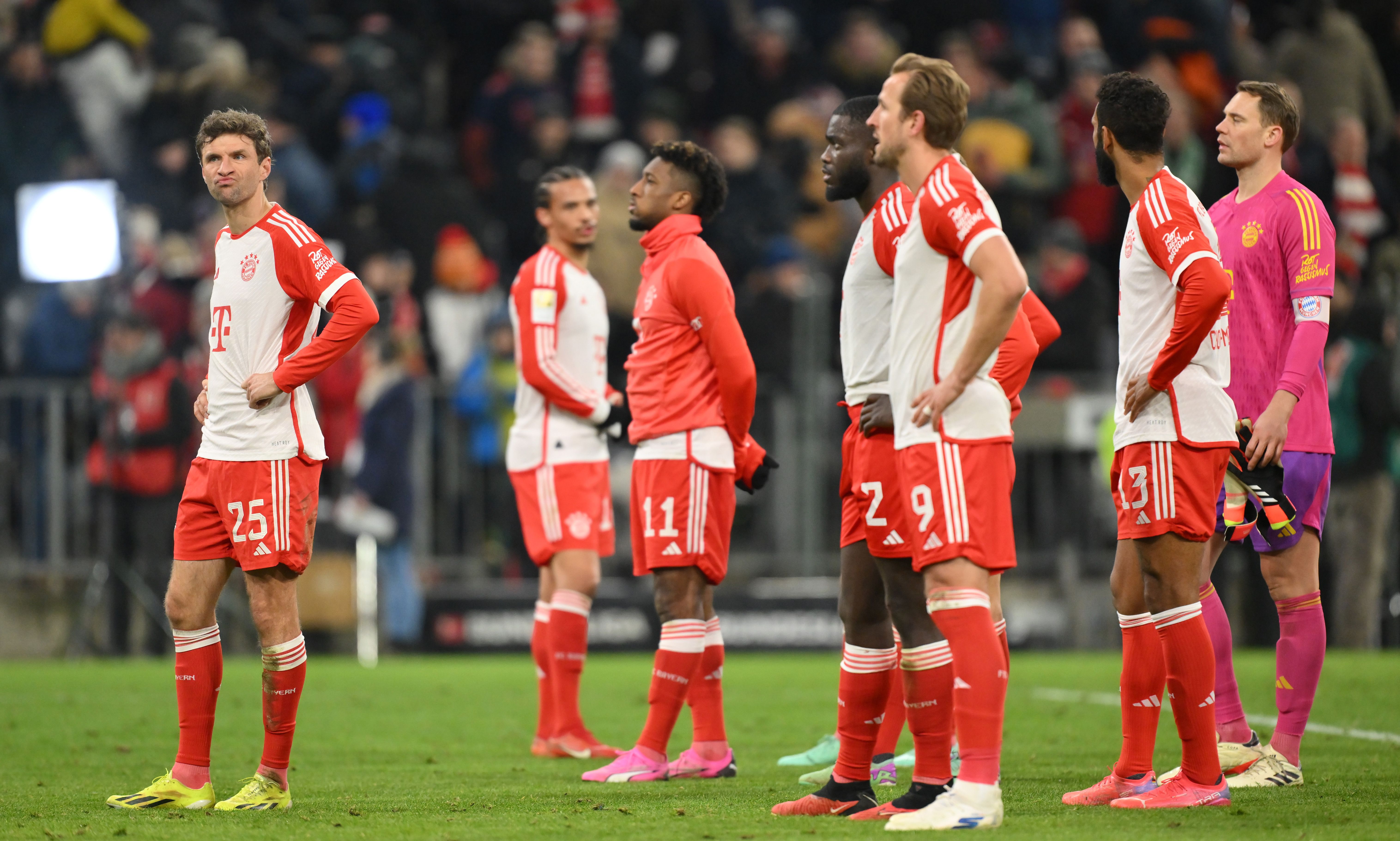 Los jugadores del Bayern mirando a la grada