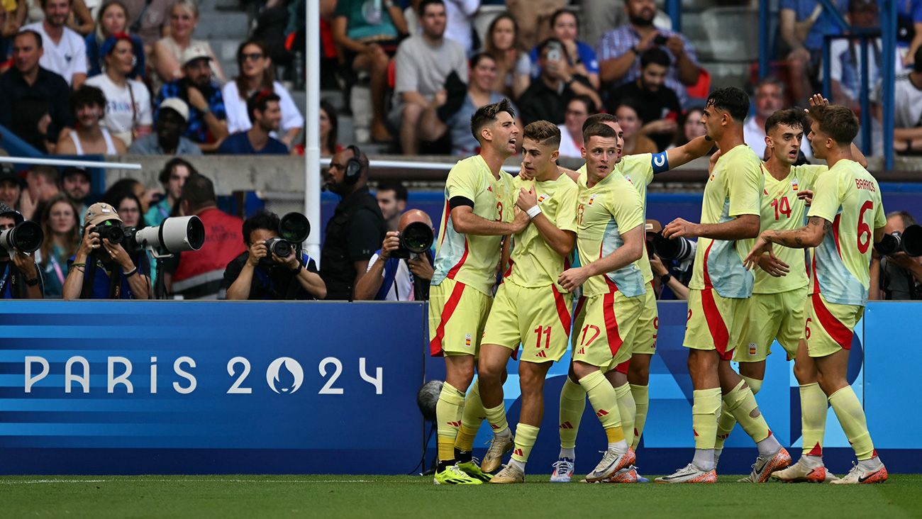 Los jugadores de España celebrando un gol