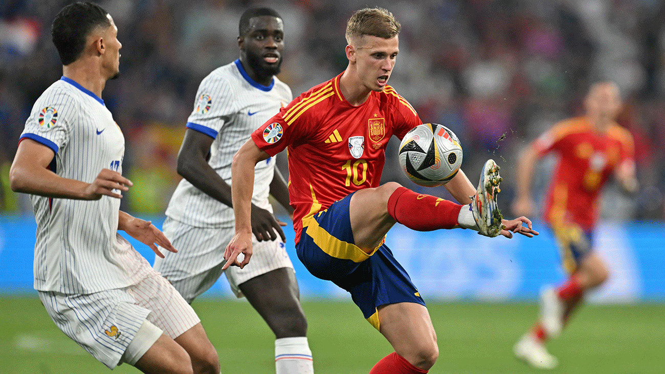 Dani Olmo jugando un partido durante la Eurocopa 2024