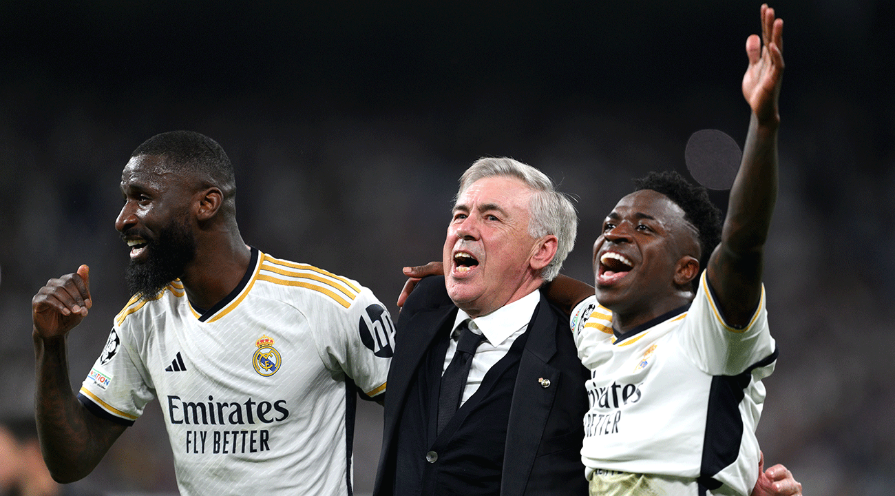 Carlo Ancelotti con jugadores del Real Madrid durante la Champions