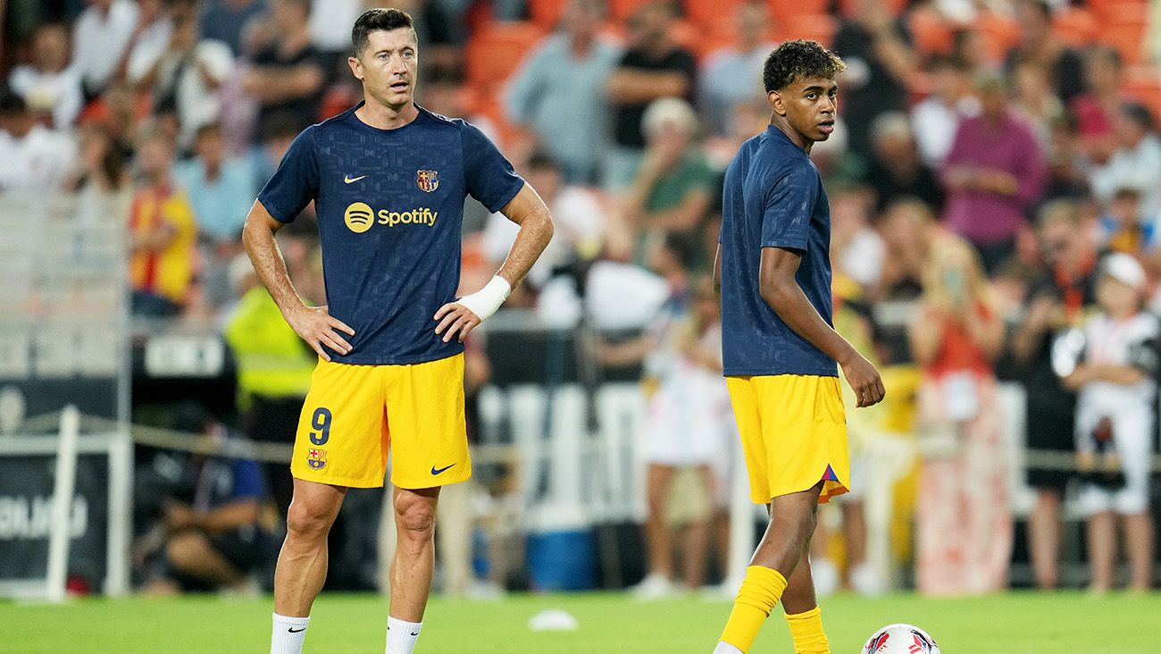 Robert Lewandowski y Lamine Yamal en la previa del Valencia-Barça