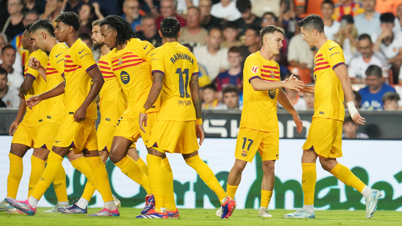 Jugadores del FC Barcelona en el duelo ante el Valencia CF en la jornada 1 de LaLiga EA Sports 2024-25