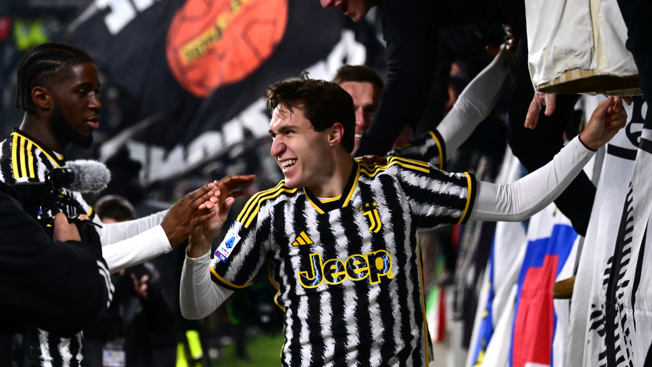 Federico Chiesa en el duelo entre la Juventus y el Sassuolo en la Serie A 2023 24