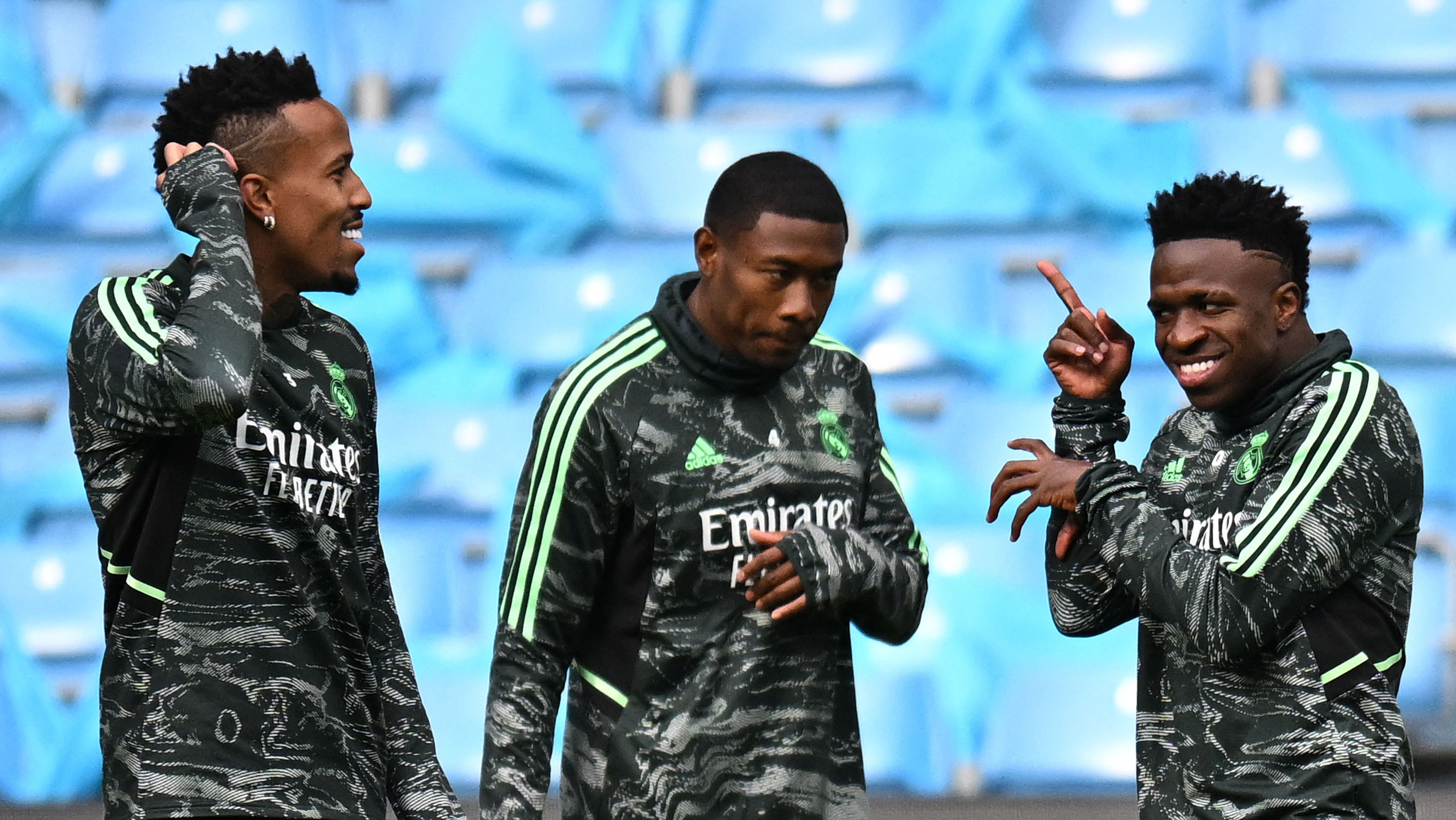 Eder Militao, David Alaba y Vinicius Jr en un entrenamiento del Real Madrid