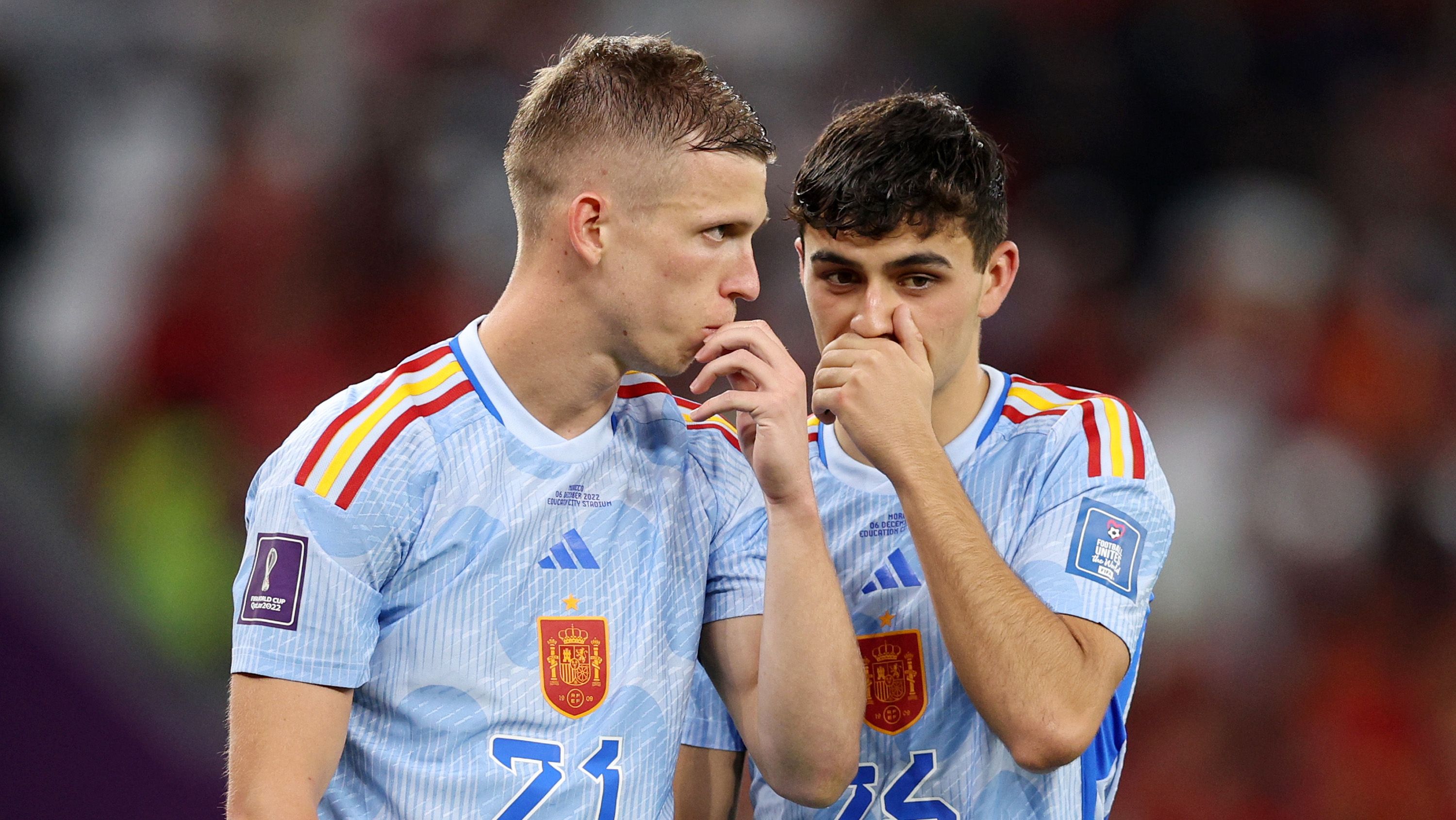 Dani Olmo y Pedri jugando con la selección española