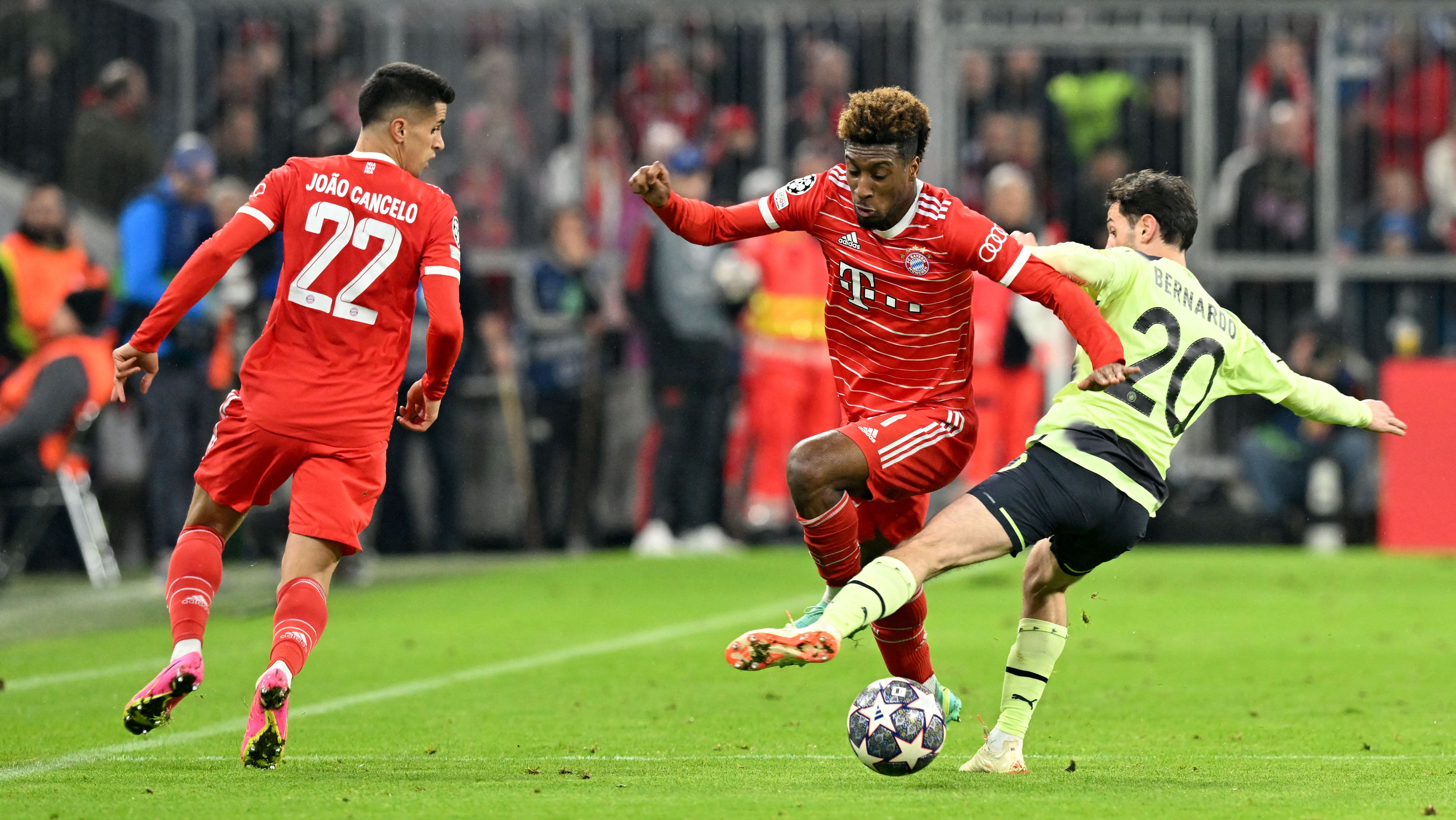 Joao Cancelo en un partido del Bayern Múnich