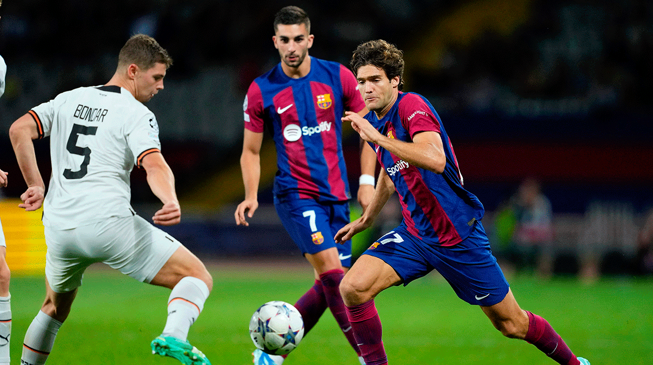 Marcos Alonso en un partido de la Champions League