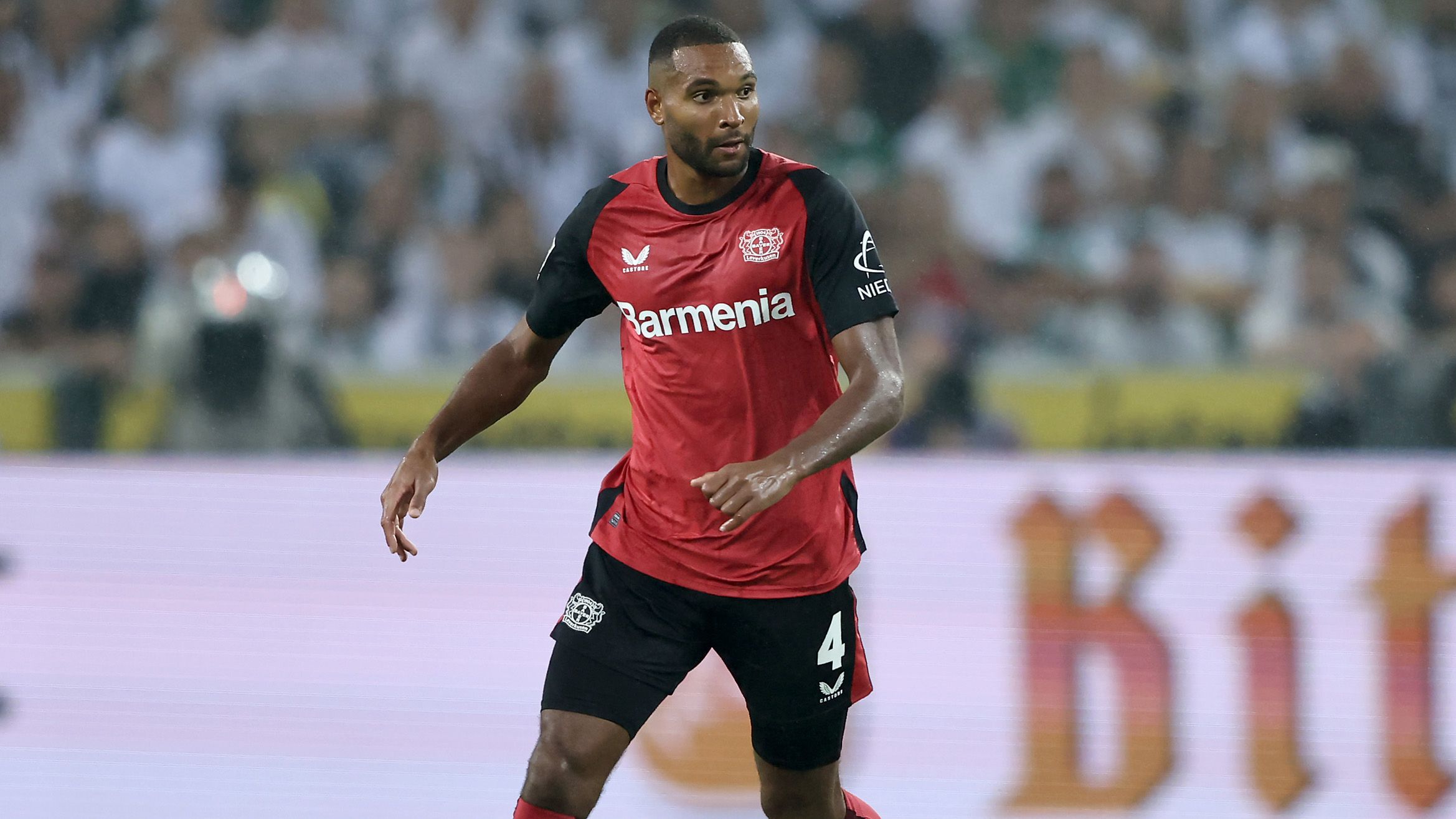 Jonathan Tah en un partido del Bayer Leverkusen