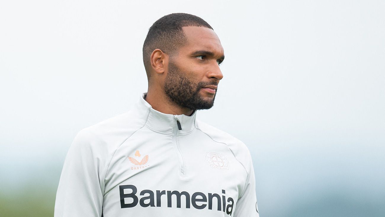 Jonathan Tah entrenando con el Leverkusen