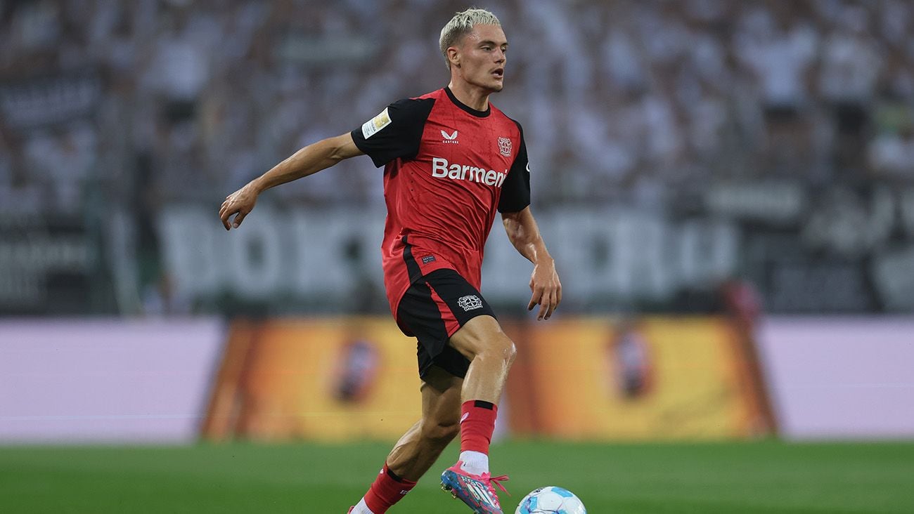 Florian Wirtz en un partido con el Bayer Leverkusen