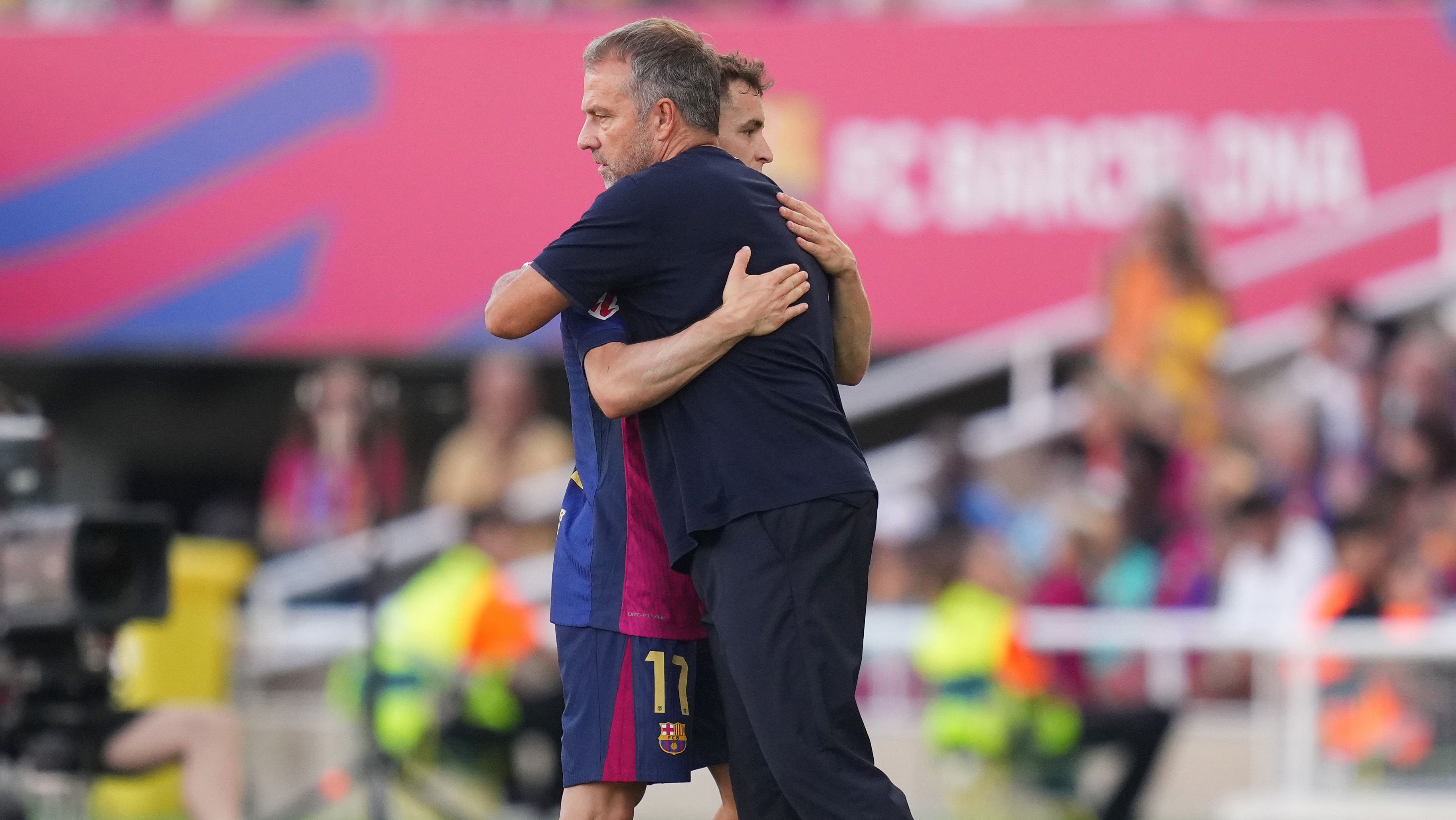 Marc Casadó y Hansi Flick en el partido entre el Barcelona y el Valladolid