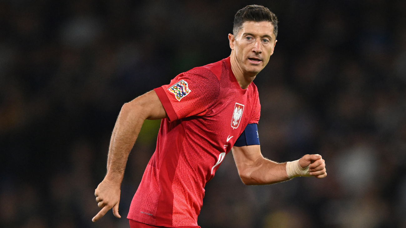 Robert Lewandowski en el duelo entre Polonia y Escocia en la jornada uno de la Nations League 2024-25