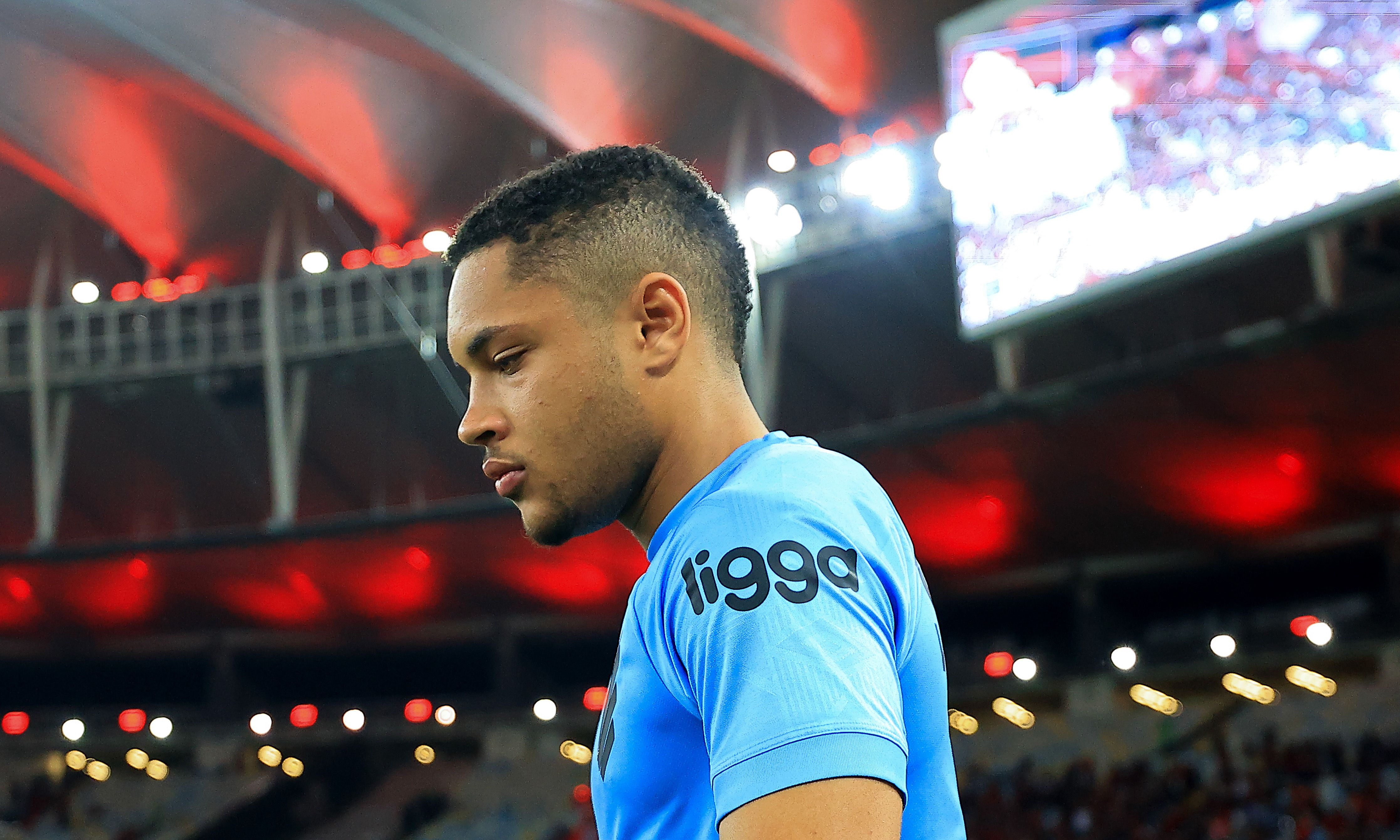 Vitor Roque en un partido del Athletico Paranaense