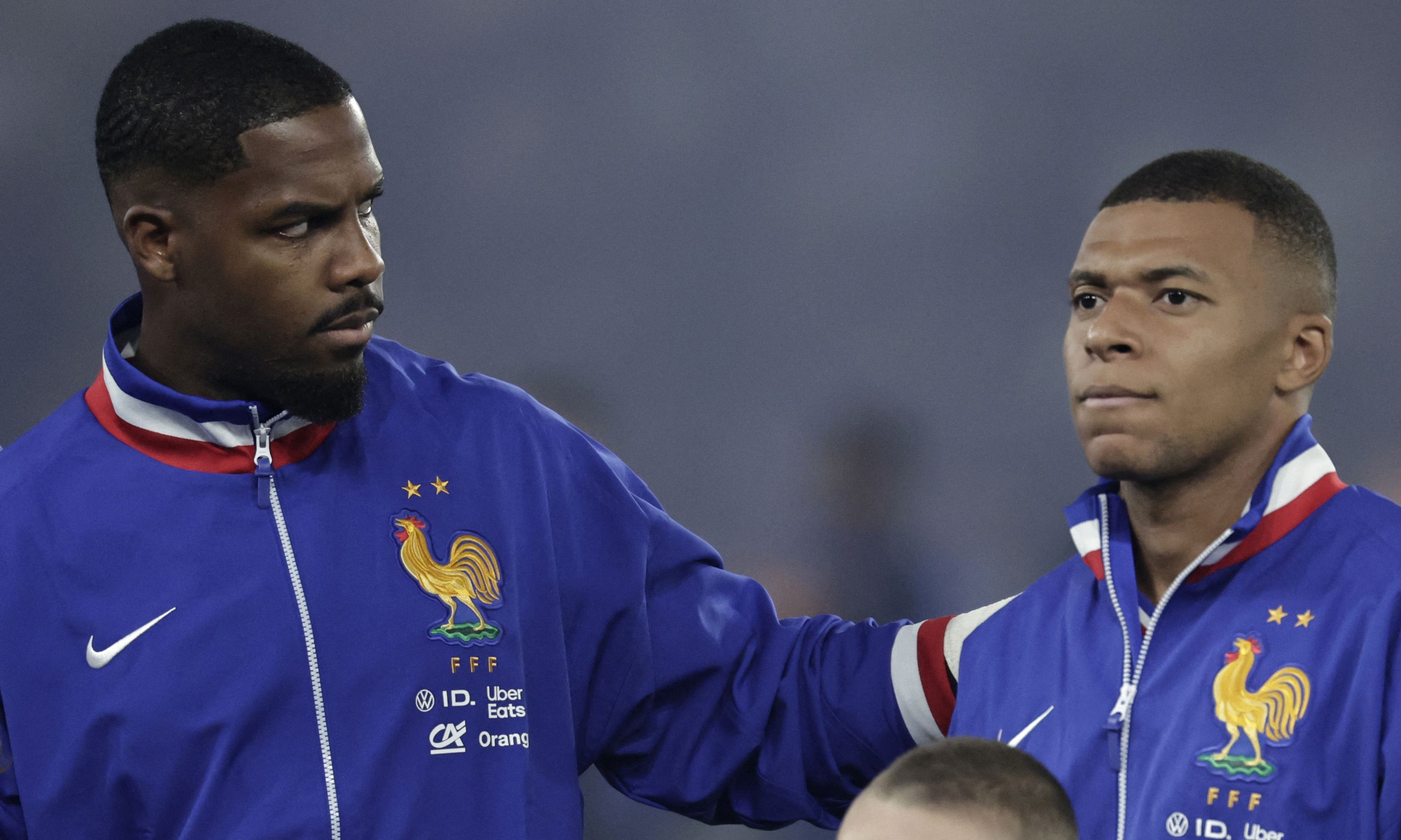 Mike Maignan y Kylian Mbappé en el encuentro entre Francia e Italia