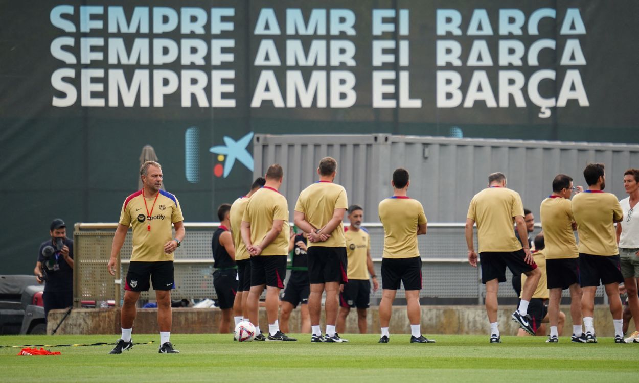 Hansi Flick en un entrenamiento del Barça