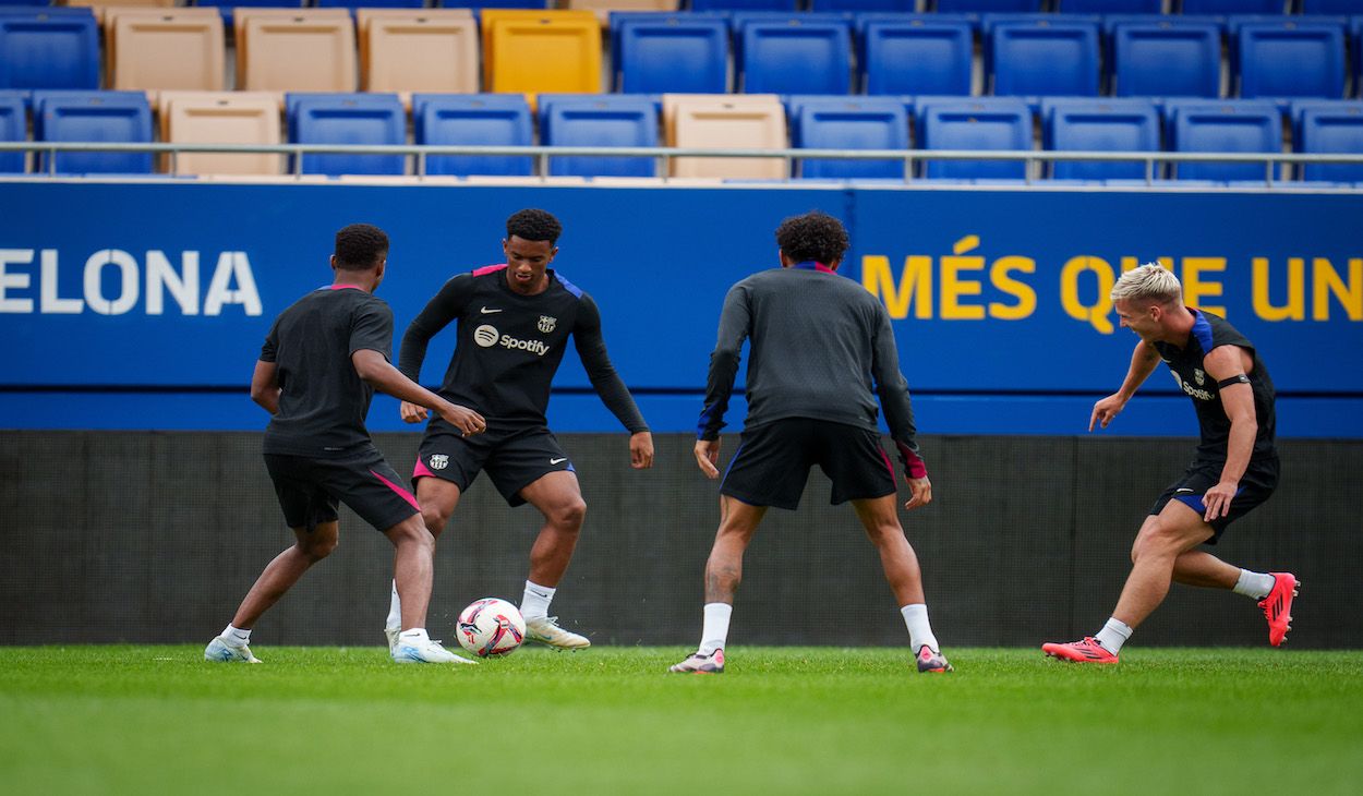 FCBN Entrenamiento Dani Olmo Balde jugadores