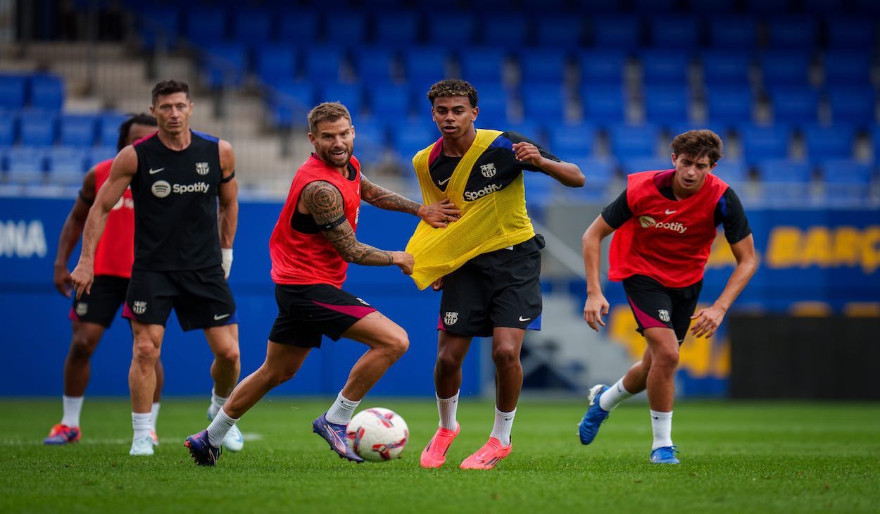 FCBN Entrenamiento Lamine Yamal Lewandowski Iñigo Martinez