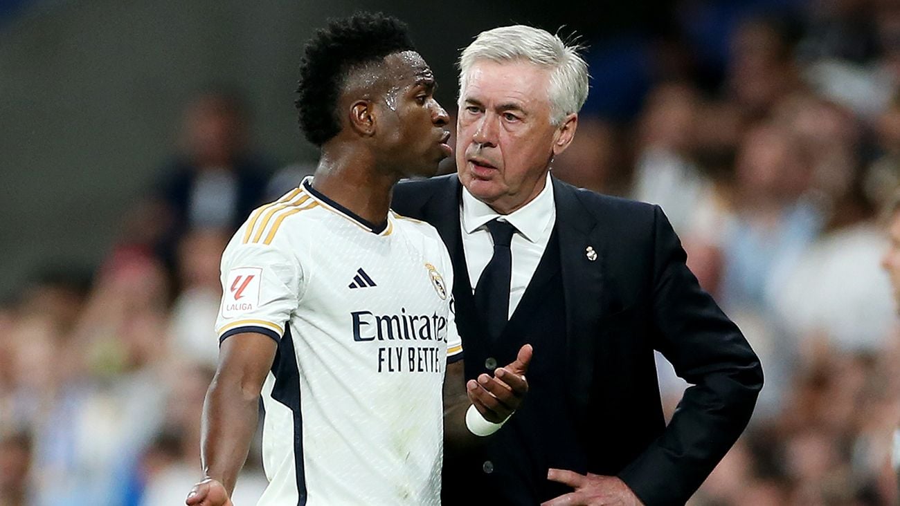 Vinicius Junior y Carlo Ancelotti con el Real Madrid