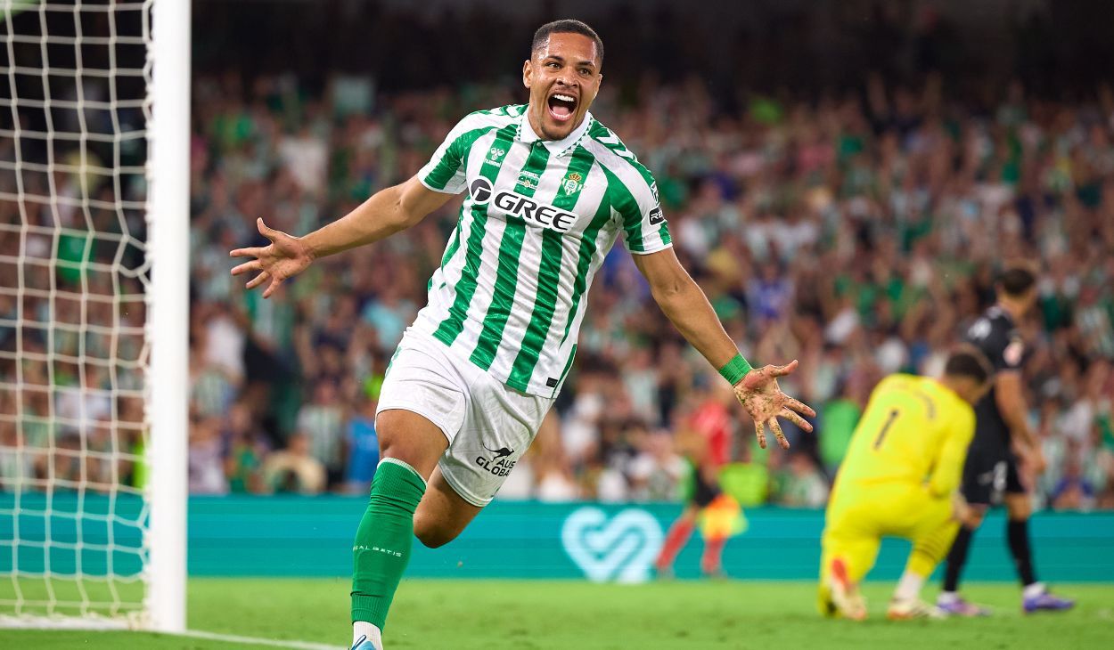 ¡Vitor Roque se estrena como goleador en el Real Betis!