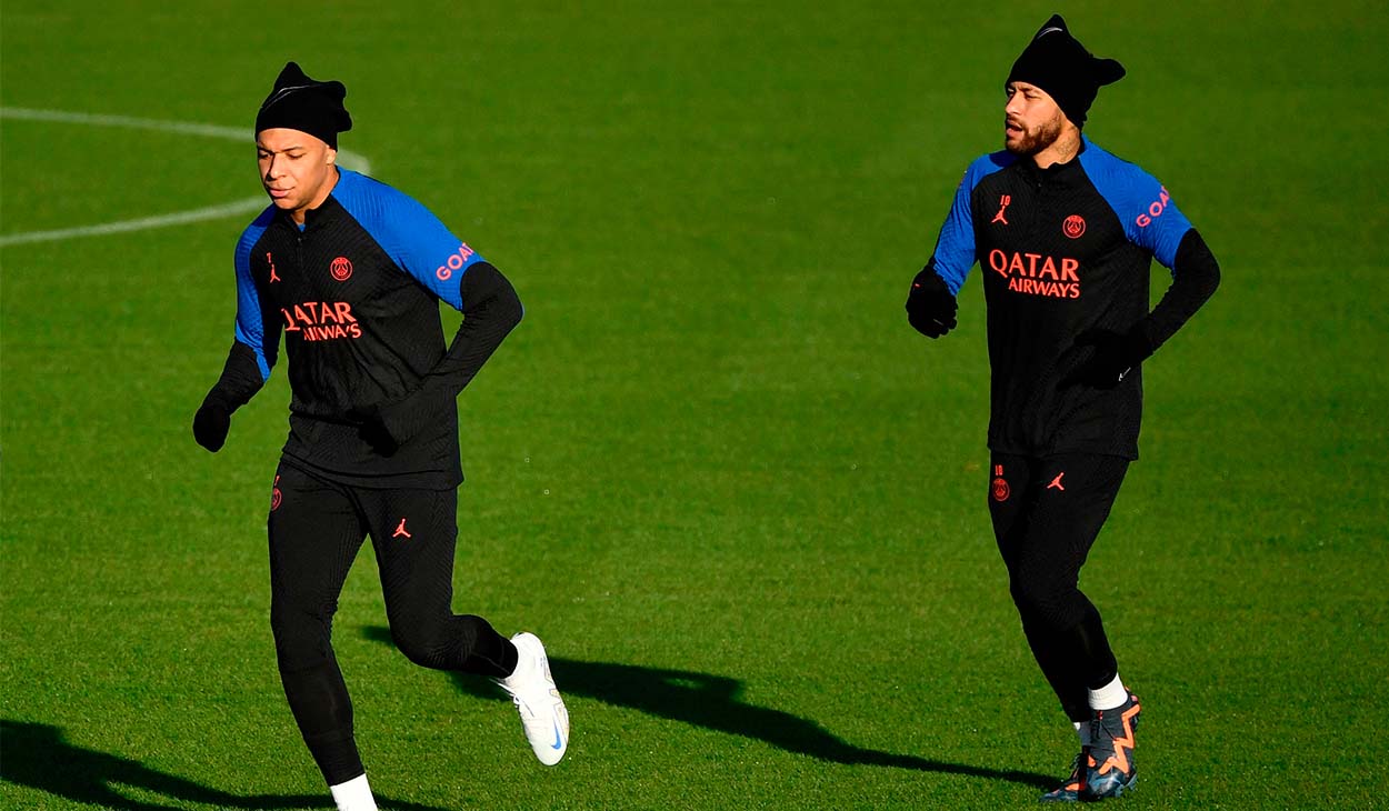 Kylian Mbappé y Neymar Jr. durante un entrenamiento con el PSG