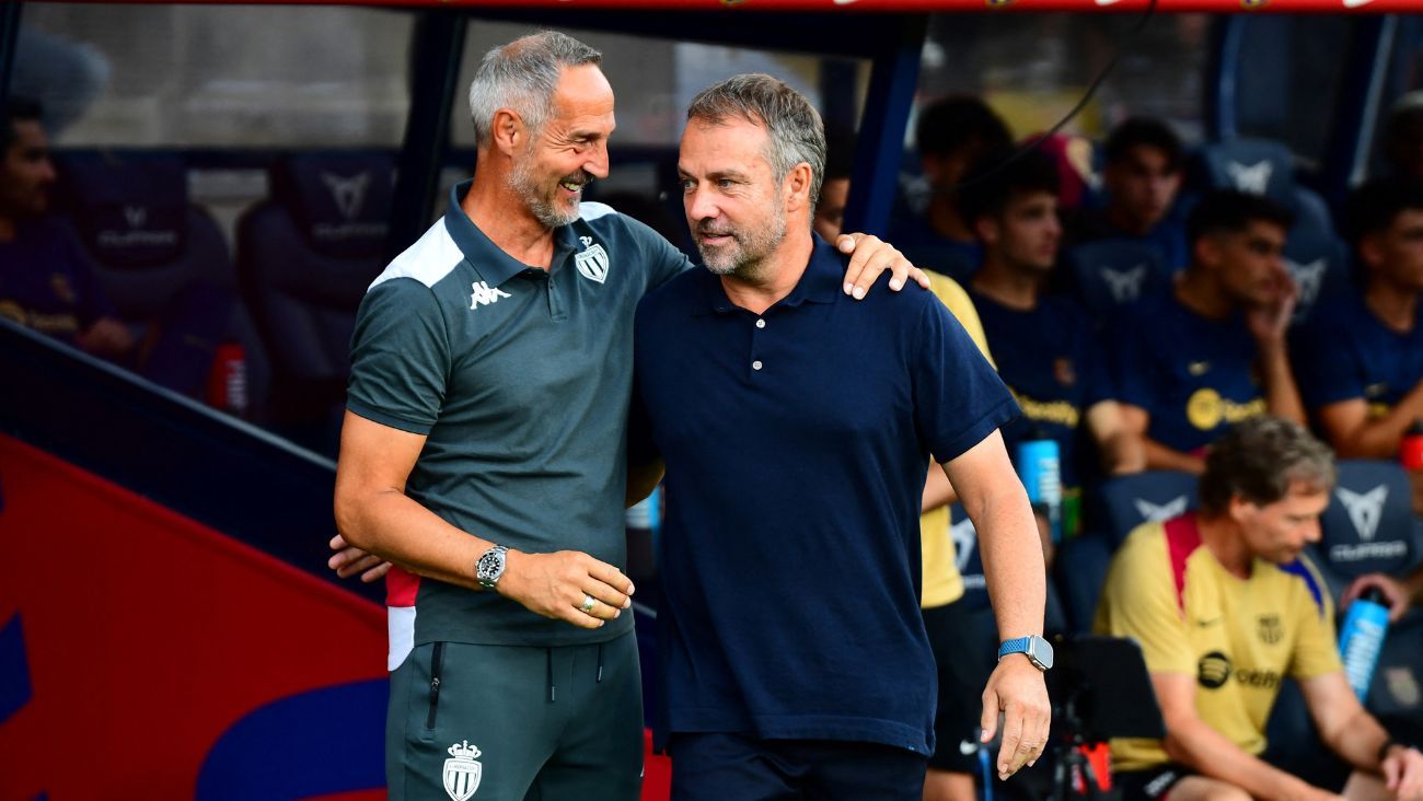 Adi Hütter, entrenador del AS Mónaco y Hansi Flick en el duelo entre los monegascos y el FC Barcelona en el Trofeo Joan Gamper 2024 25