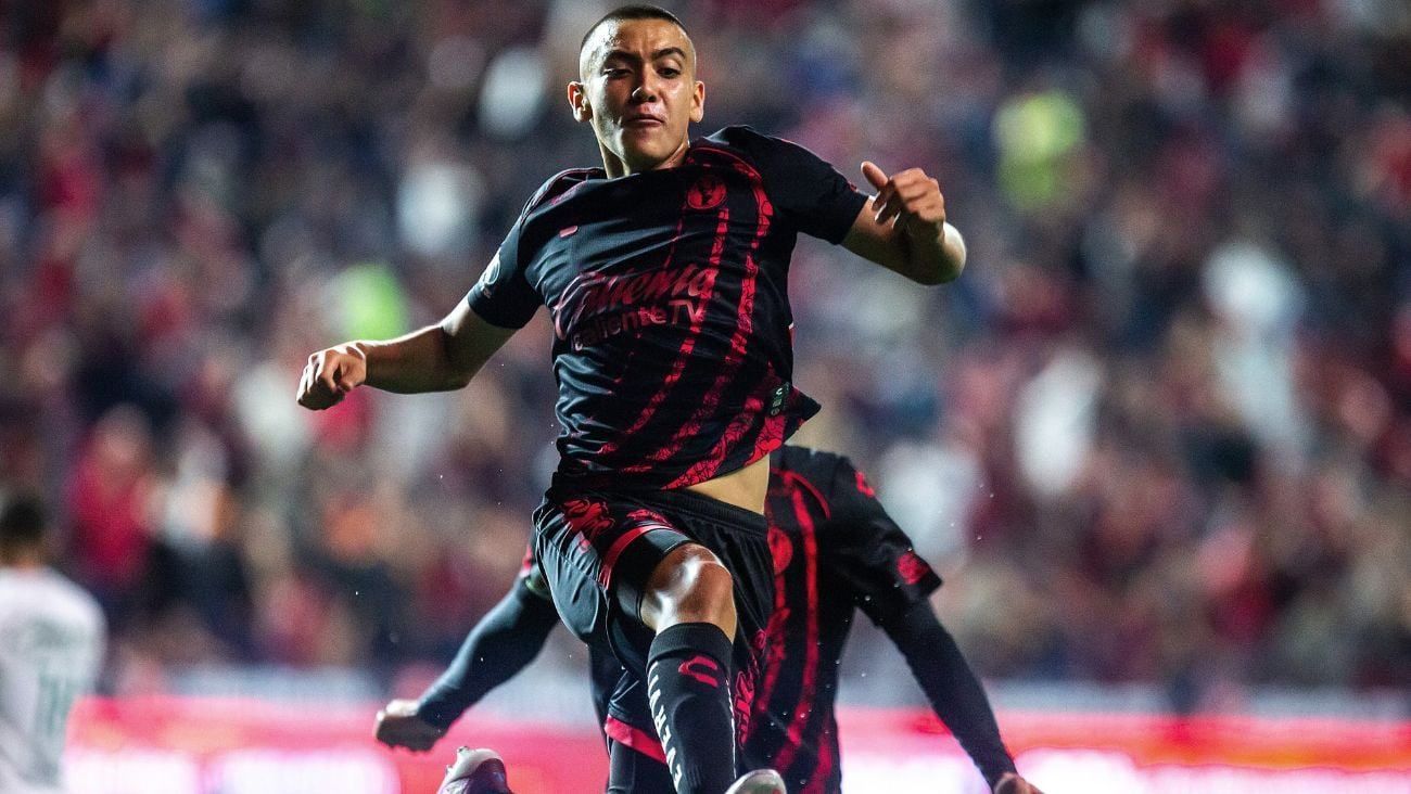 Gilberto Mora en el duelo entre los Xolos de Tijuana y el Club León en la Liga MX 2024 25