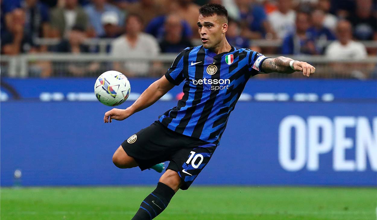 Lautaro Martínez in a match with Inter Milan