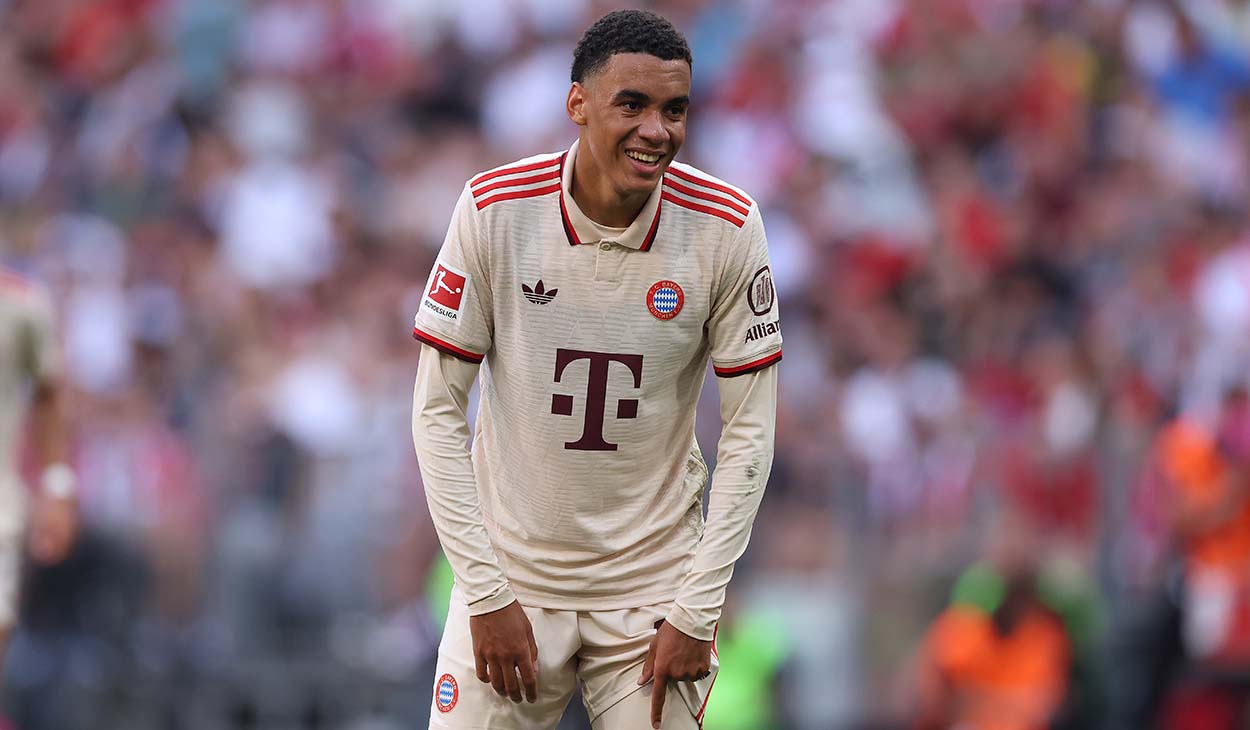 Jamal Musiala en un partido con el Bayern Múnich