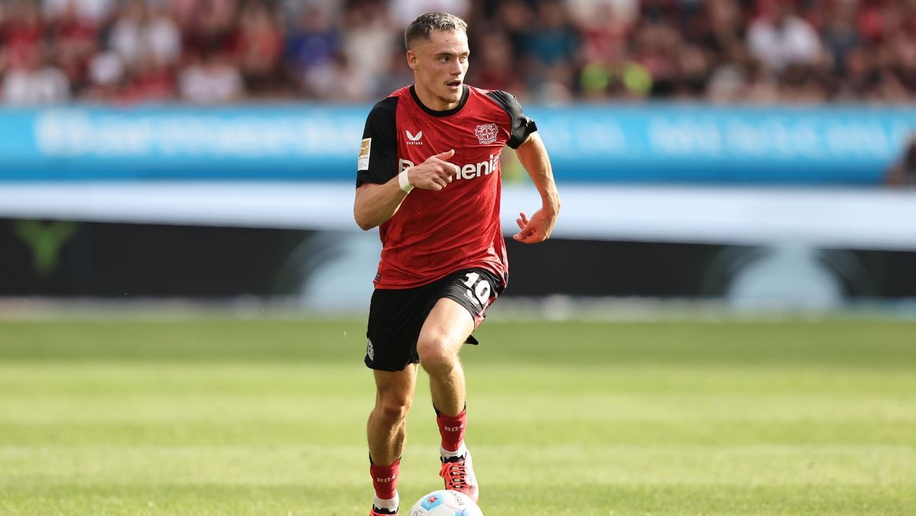 Florian Wirtz en el duelo entre el Bayer Leverkusen y VFL Wolfsburg en la Bundesliga 2024 25