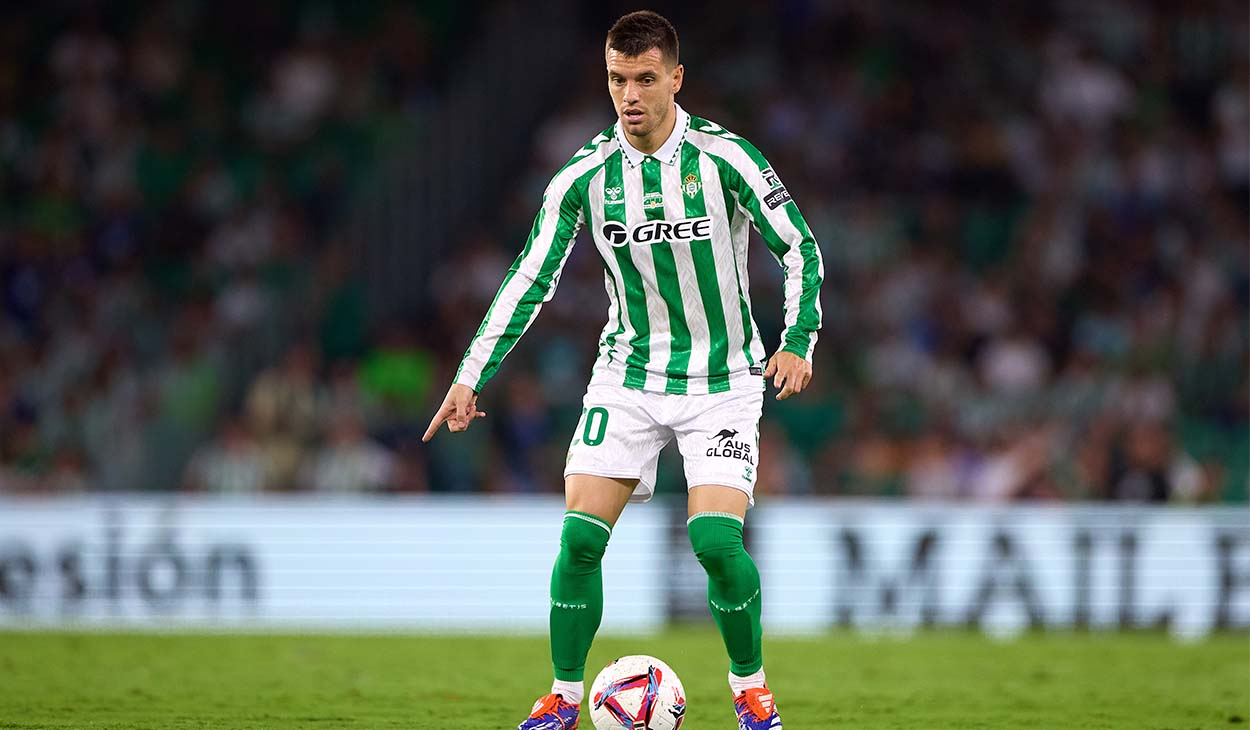 Giovani Lo Celso en un partido con el Betis