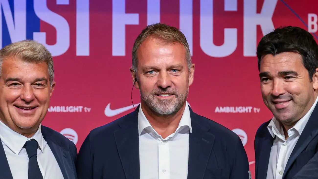 Hansi Flick, Deco y Joan Laporta en la presentación del alemán como entrenador del FC Barcelona