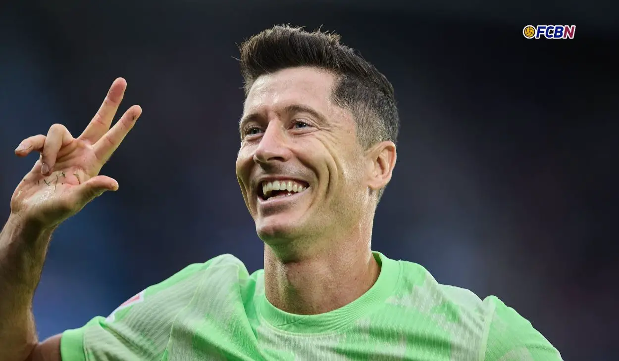 Robert Lewandowski festejando uno de sus goles ante el Alavés