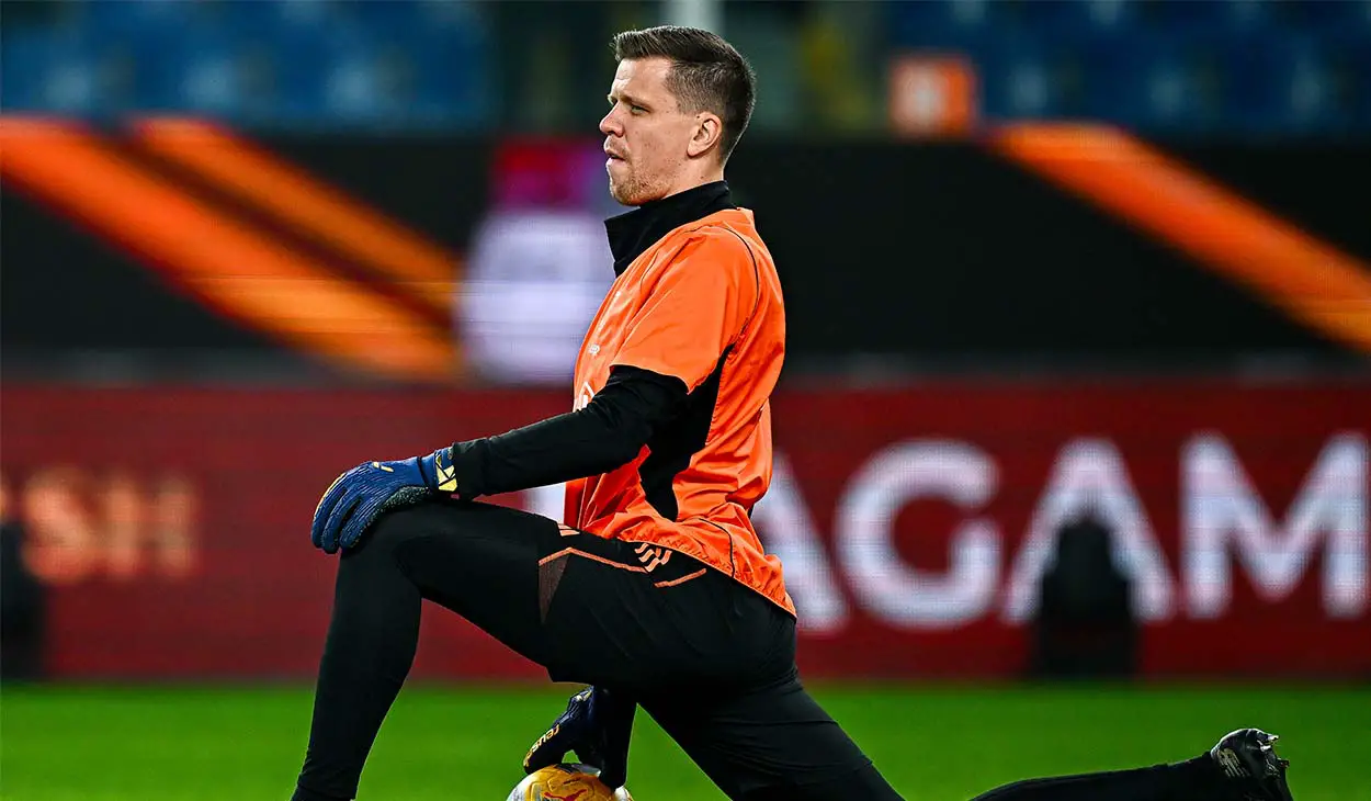 Wojciech Szczesny durante un calentamiento con la Juventus