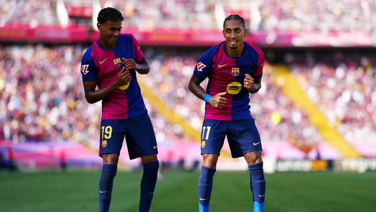 Lamine Yamal y Raphinha con el FC Barcelona en un duelo ante el Real Valladolid en LaLiga EA Sports 2024 25