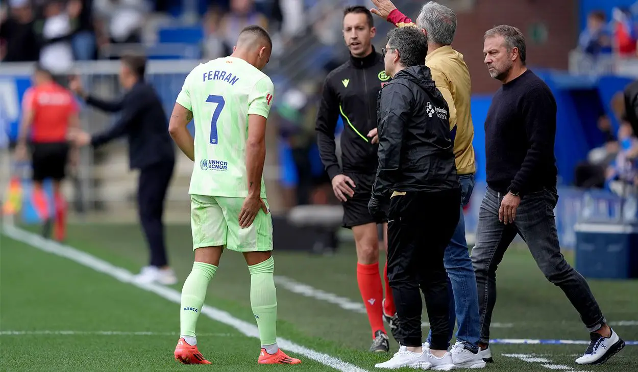 Ferran Torres después de lesionarse en Vitoria