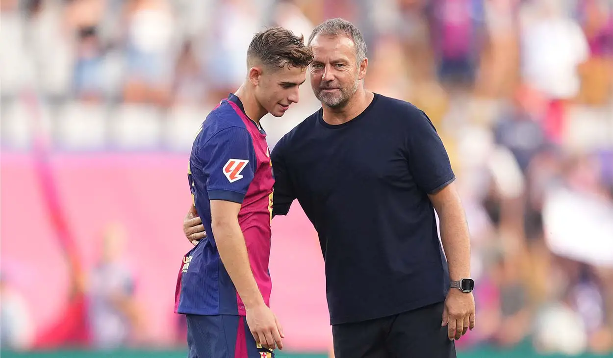 Fermín López y Hansi Flick en un partido del Barça