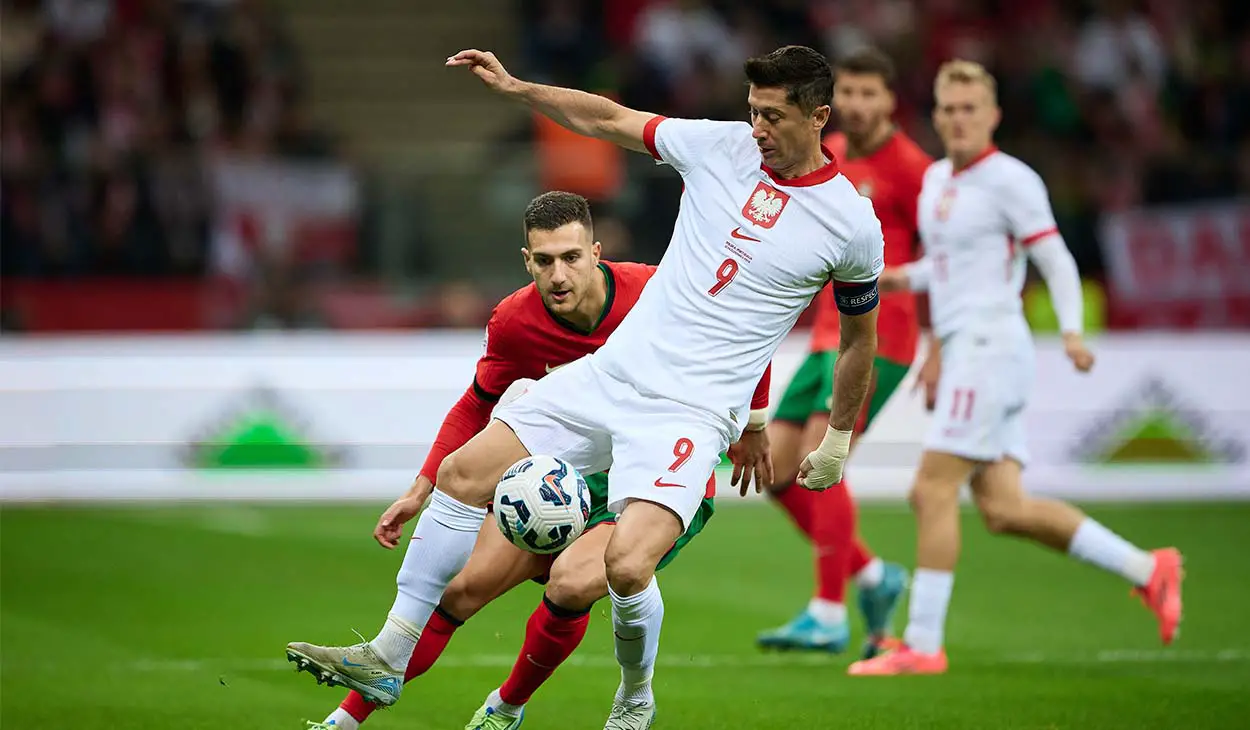 Robert Lewandowski durante el Polonia-Portugal (0-2)