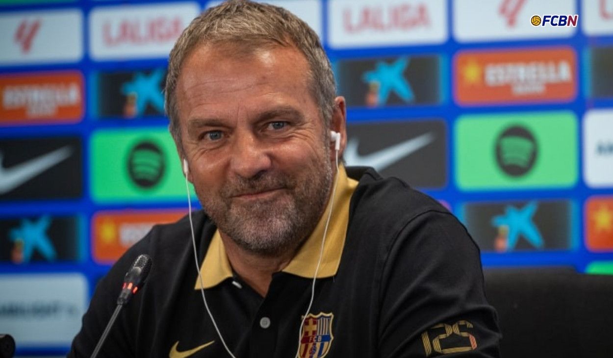 Hansi Flick durante una rueda de prensa del Barça