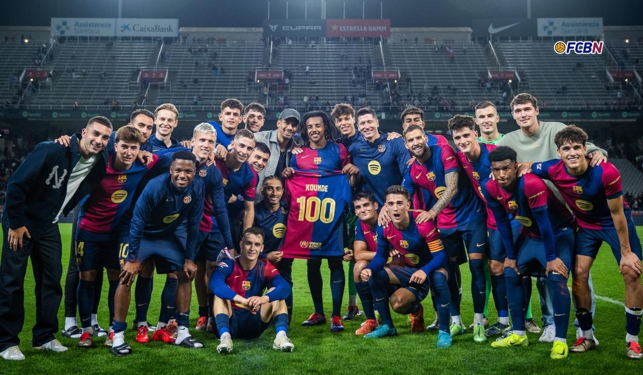 Jules Koundé celebrando su centenario como jugador del FC Barcelona