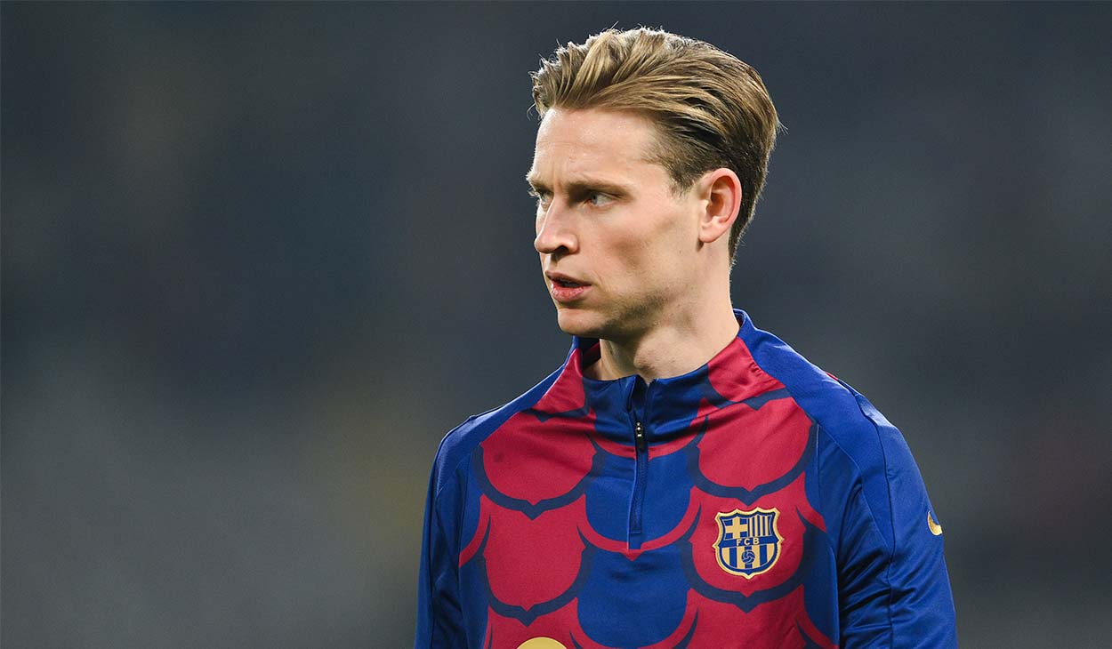 Frenkie de Jong en un calentamiento con el Barça