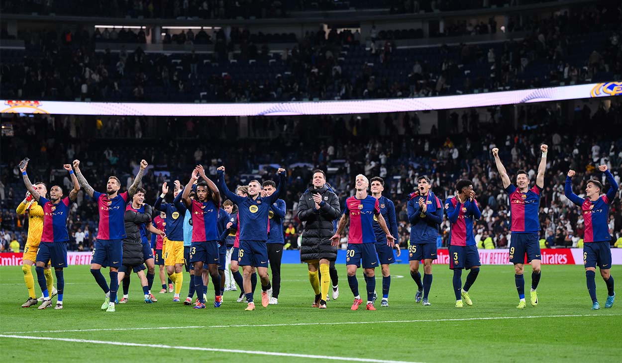 Jugadores del Barça festejando su victoria del Clásico