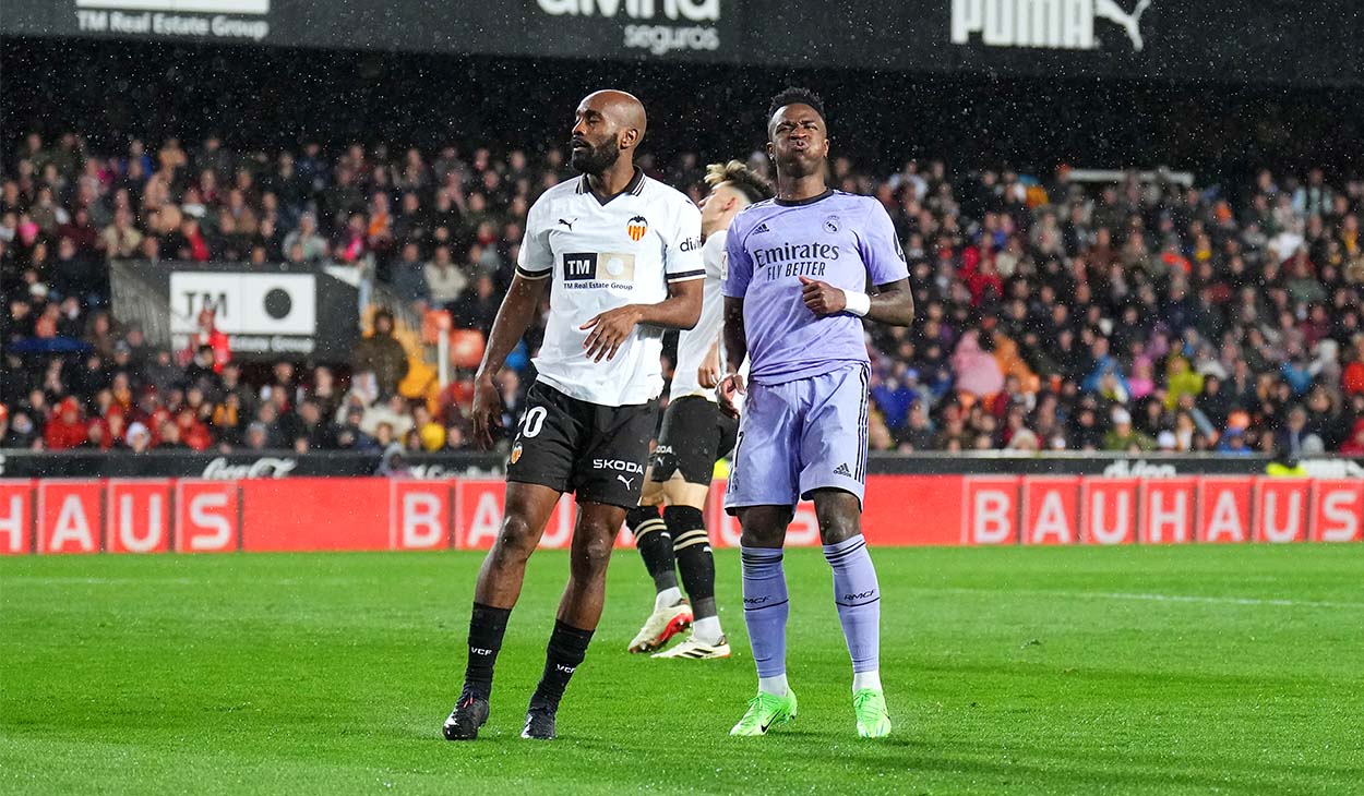 Vinicius Jr. durante el último Valencia-Real Madrid en Mestalla