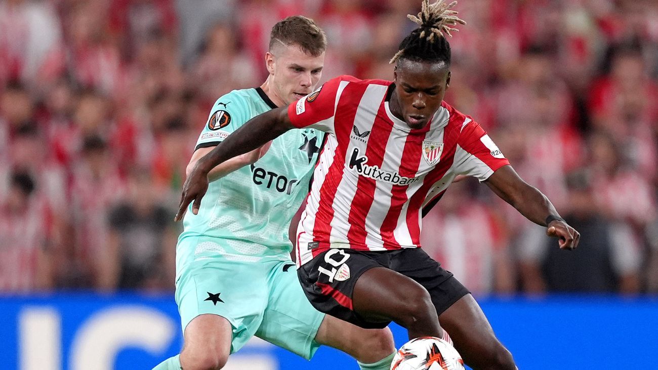 Nico Williams en el duelo entre el Athletic Club y el Slavia Praga en la UEFA Europa League 2024 25